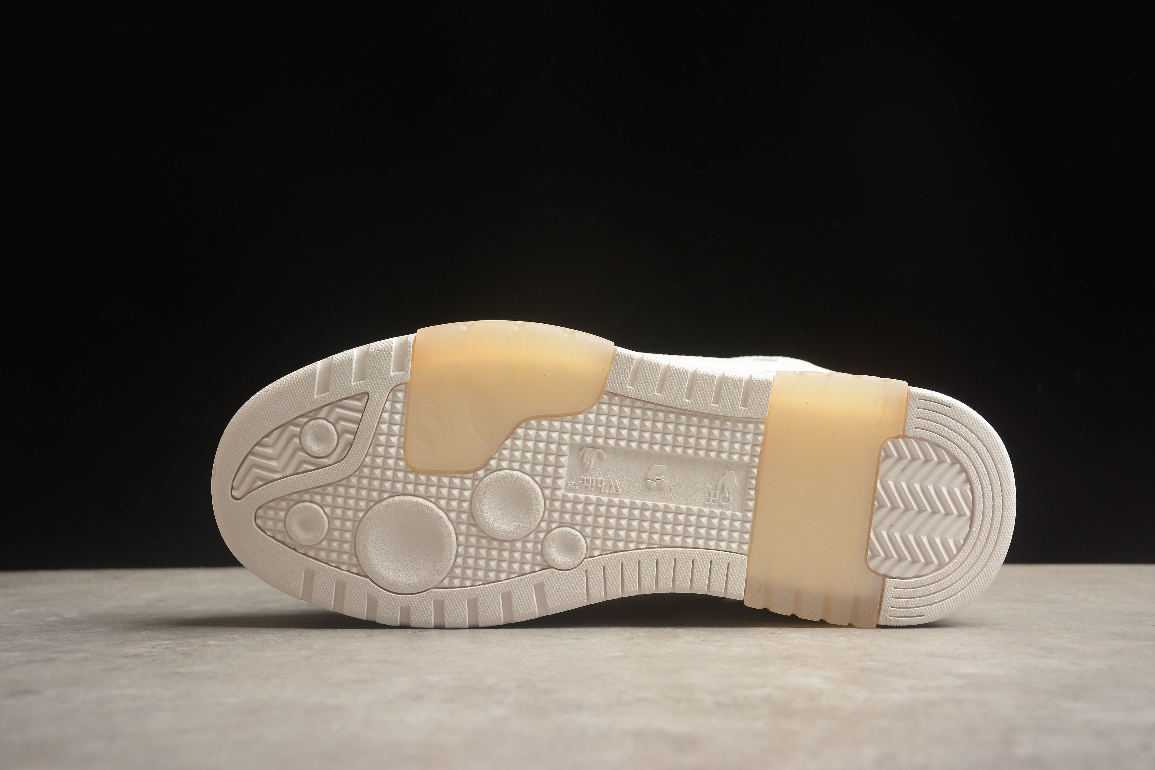 Off-White – Blanco