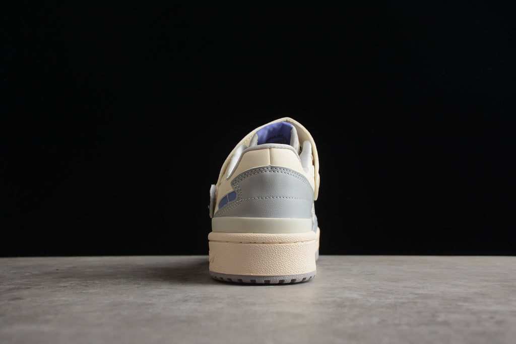 Adidas Forum – Beige con Detalles Azules