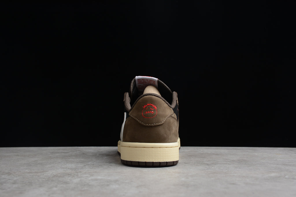 Travis Scott – Marrón / Negro / Blanco