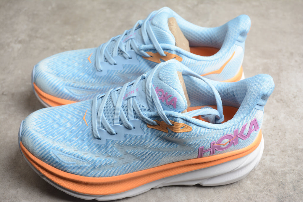 Hoka Clifton 9 – Azul Claro / Naranja