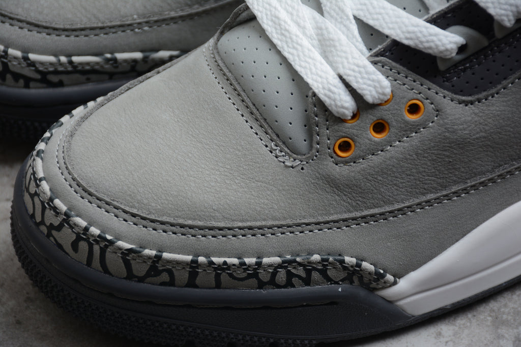 Air Jordan 3 – Gris