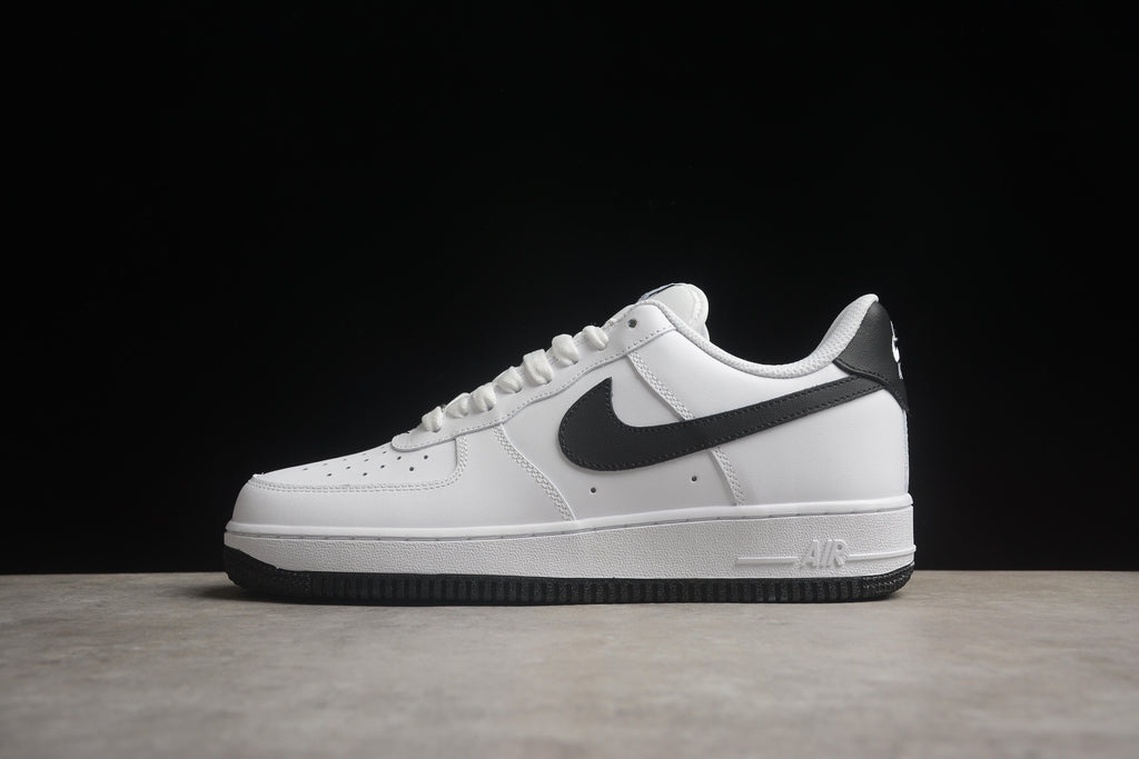 Air Force 1 Low – Blanco / Suela Negra