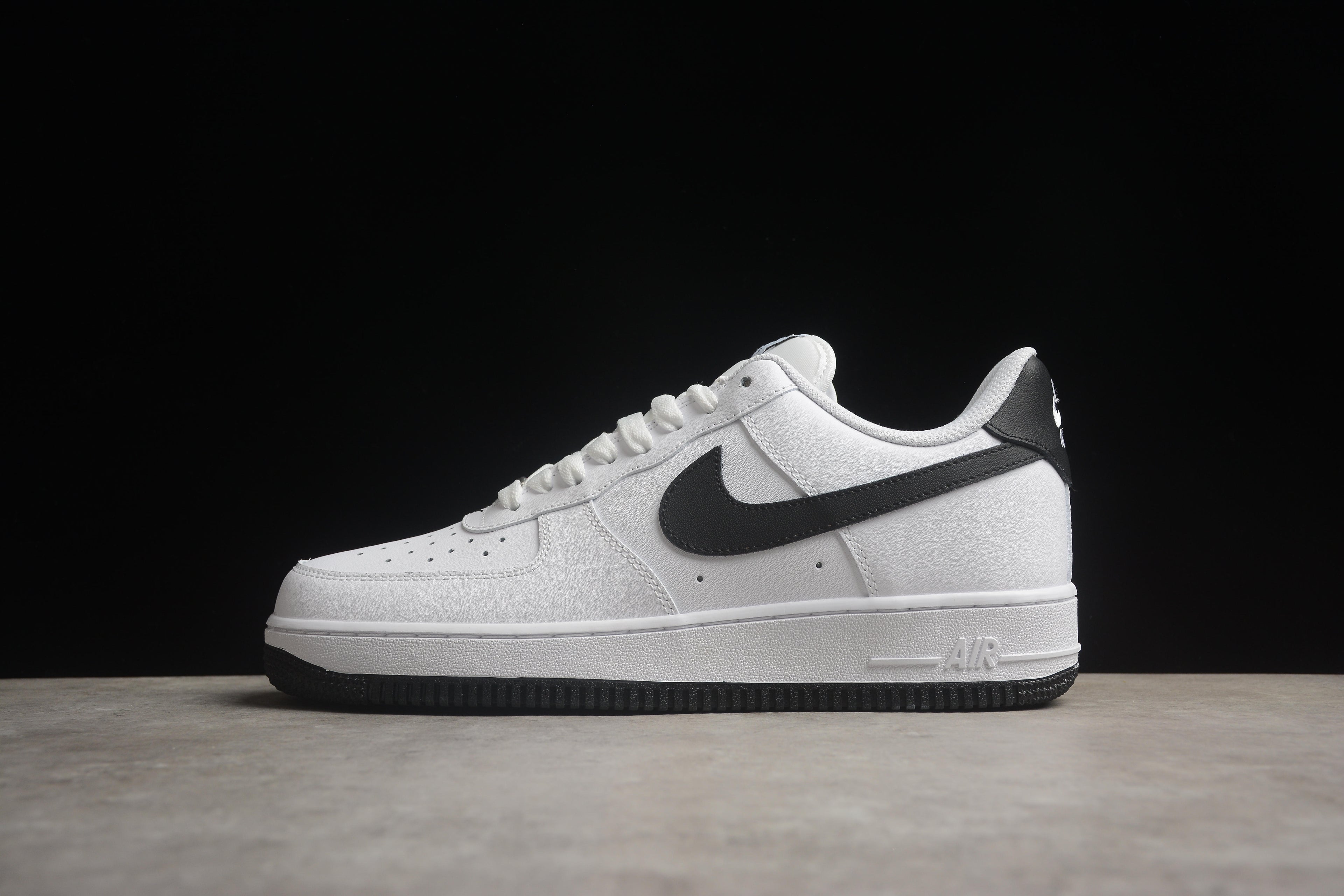 Air Force 1 Low – Blanco / Suela Negra