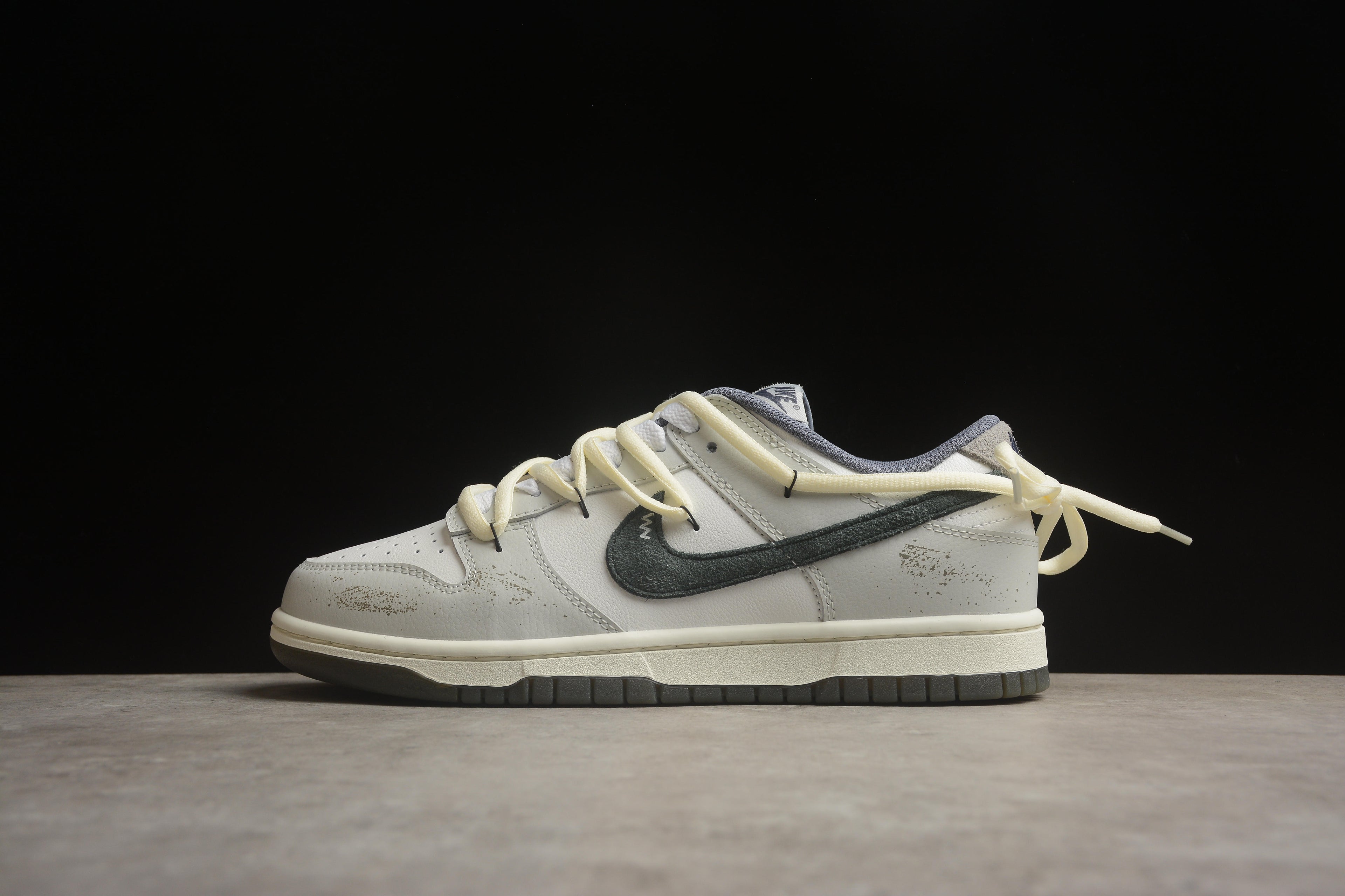 Dunk SB – Gris / Negro