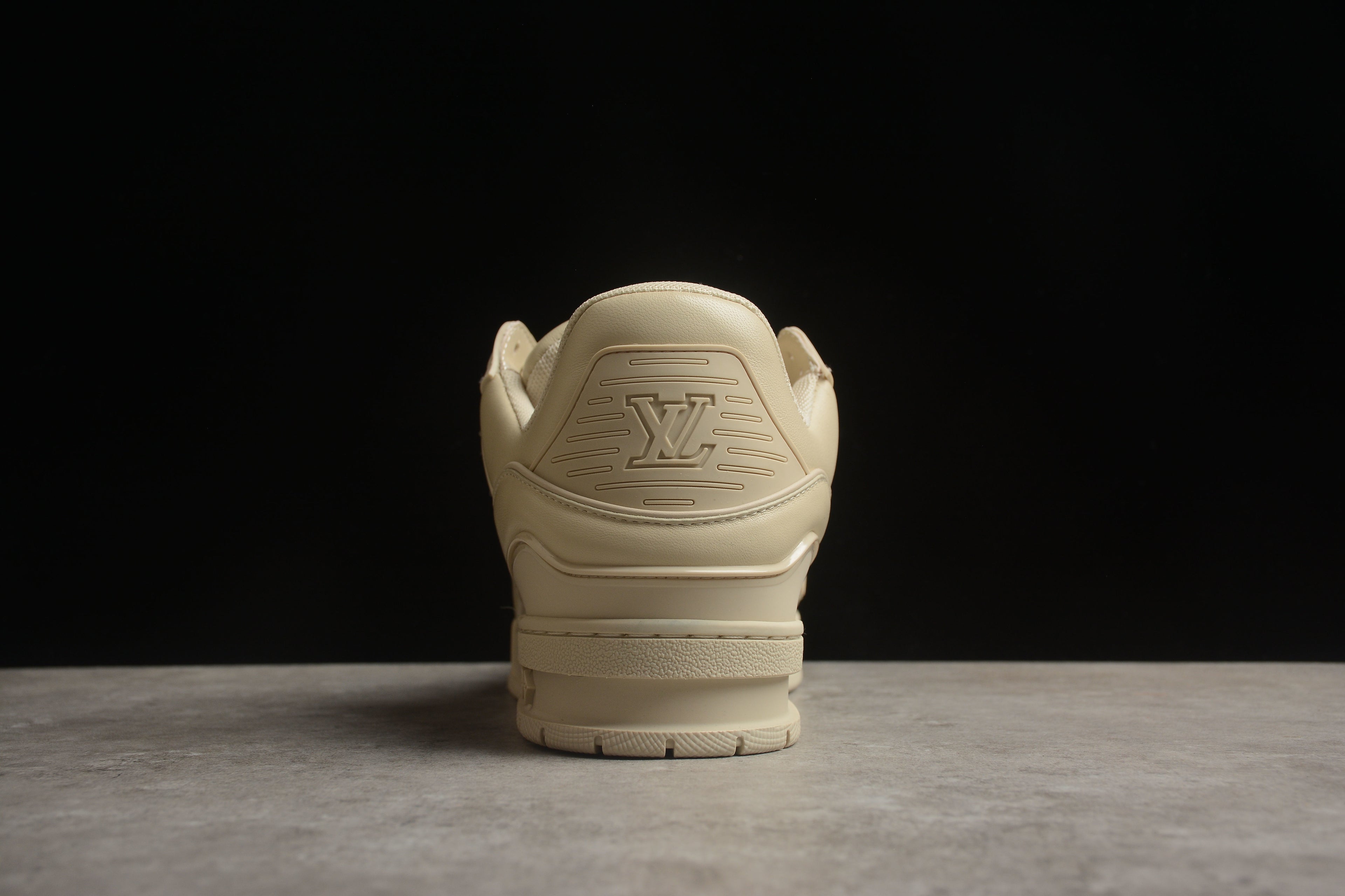 Louis Vuitton Trainer Low – Beige