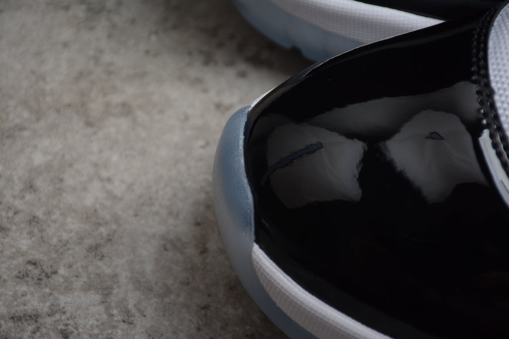 Air Jordan 11 – Blanco / Negro