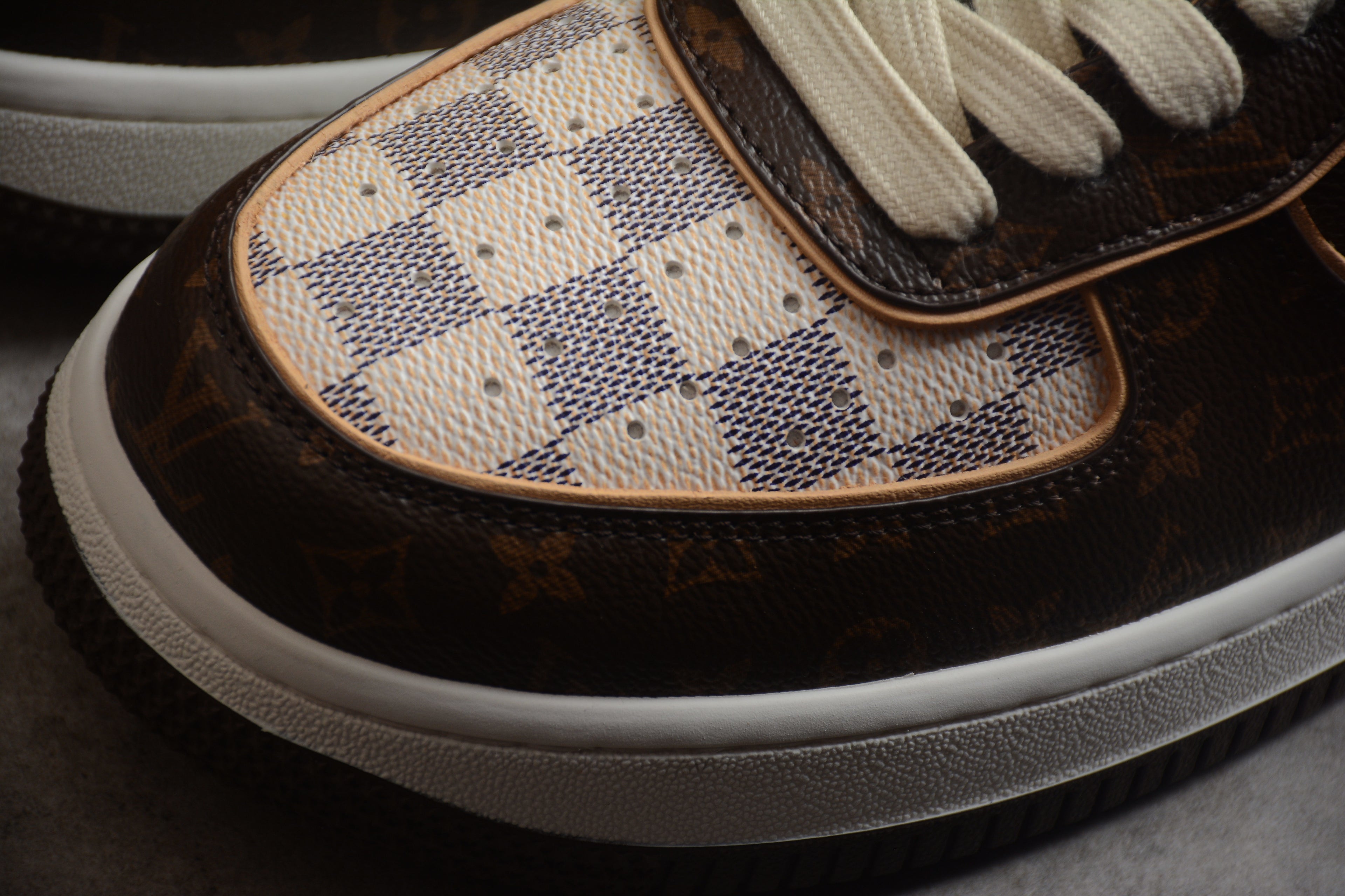 Air Force 1 Low LV – Blanco / Marrón / Beige