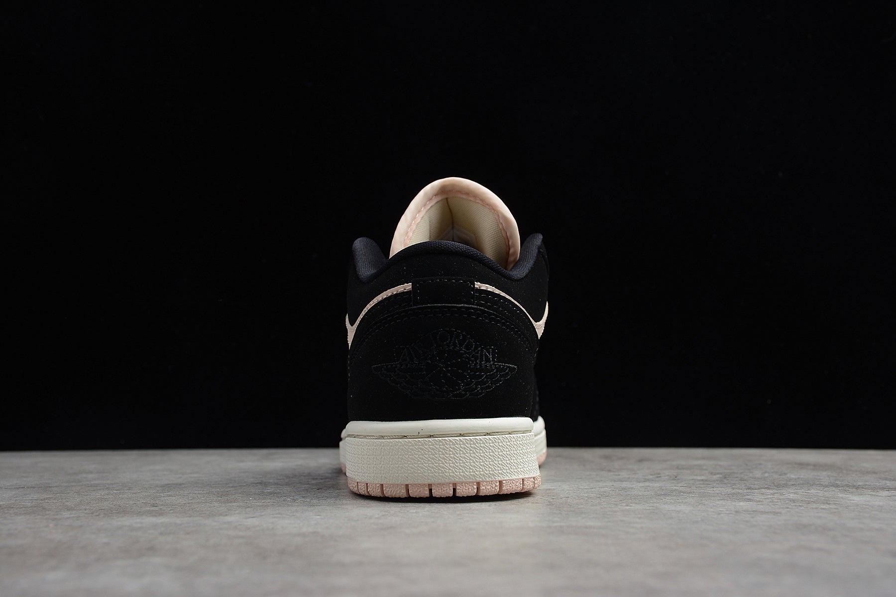 Jordan 1 Low – Negro / Rosa