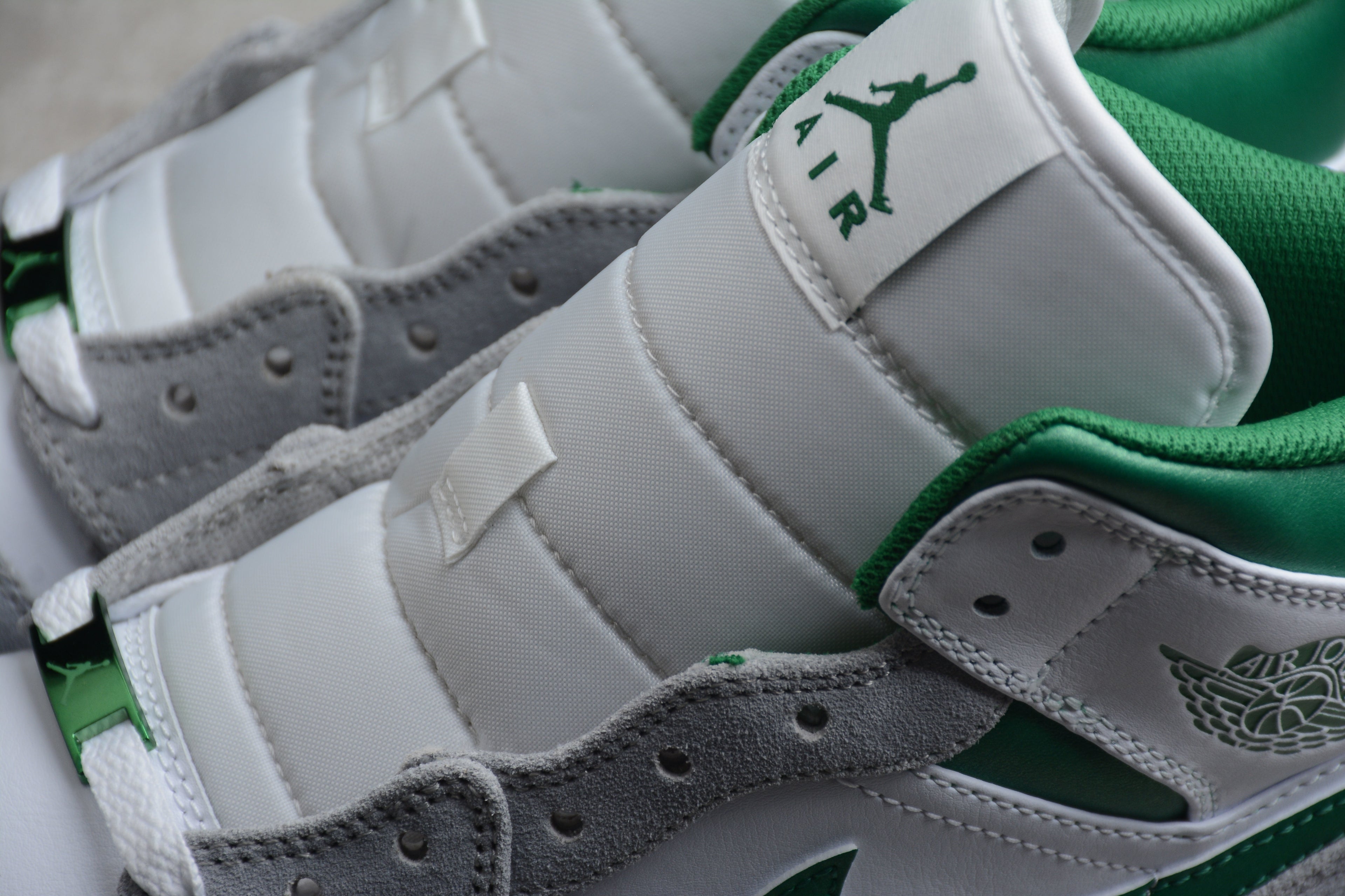 Air Jordan 1 Mid – Gris / Verde