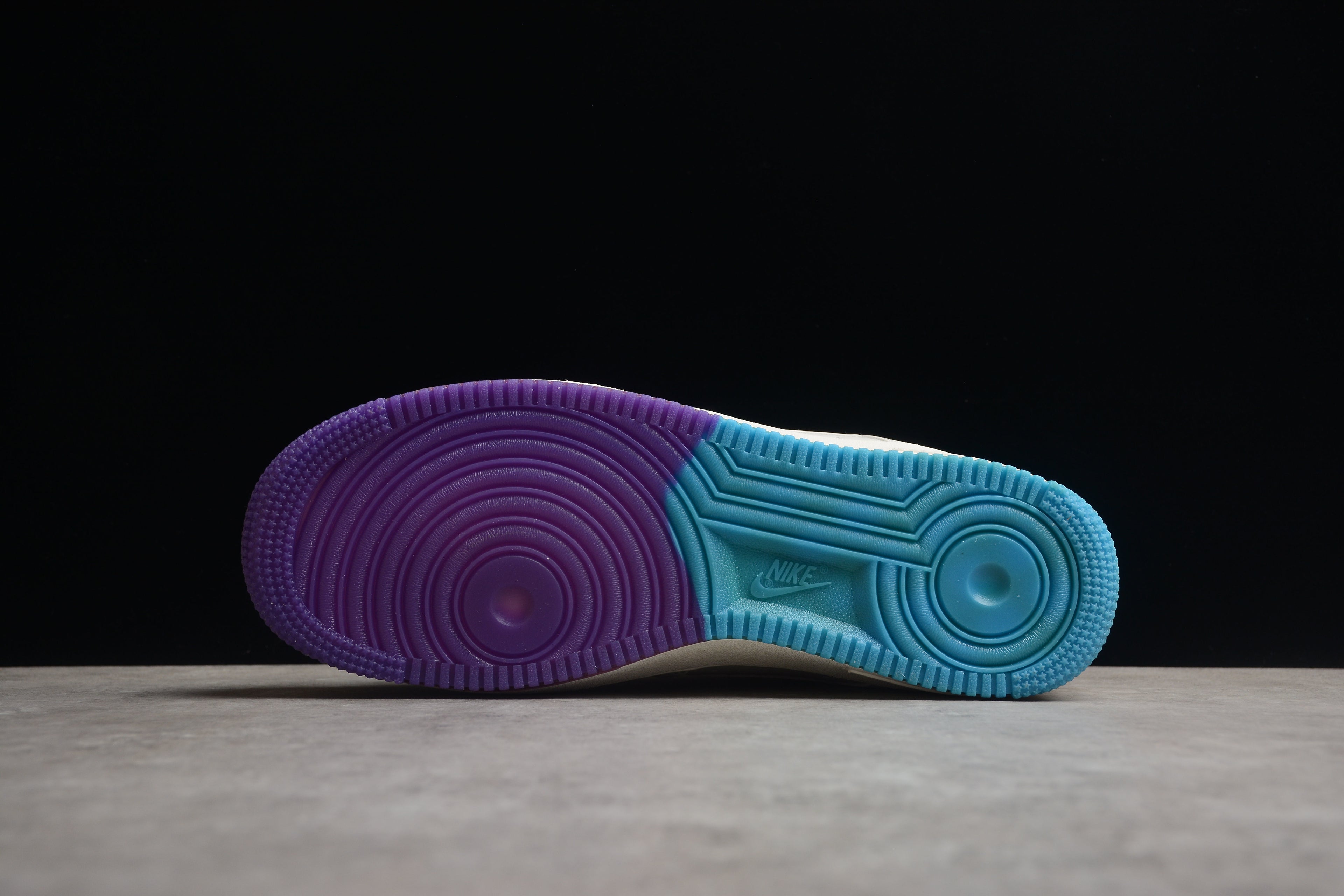 Nike Air Force 1 Low – Blanco / Lila / Azul