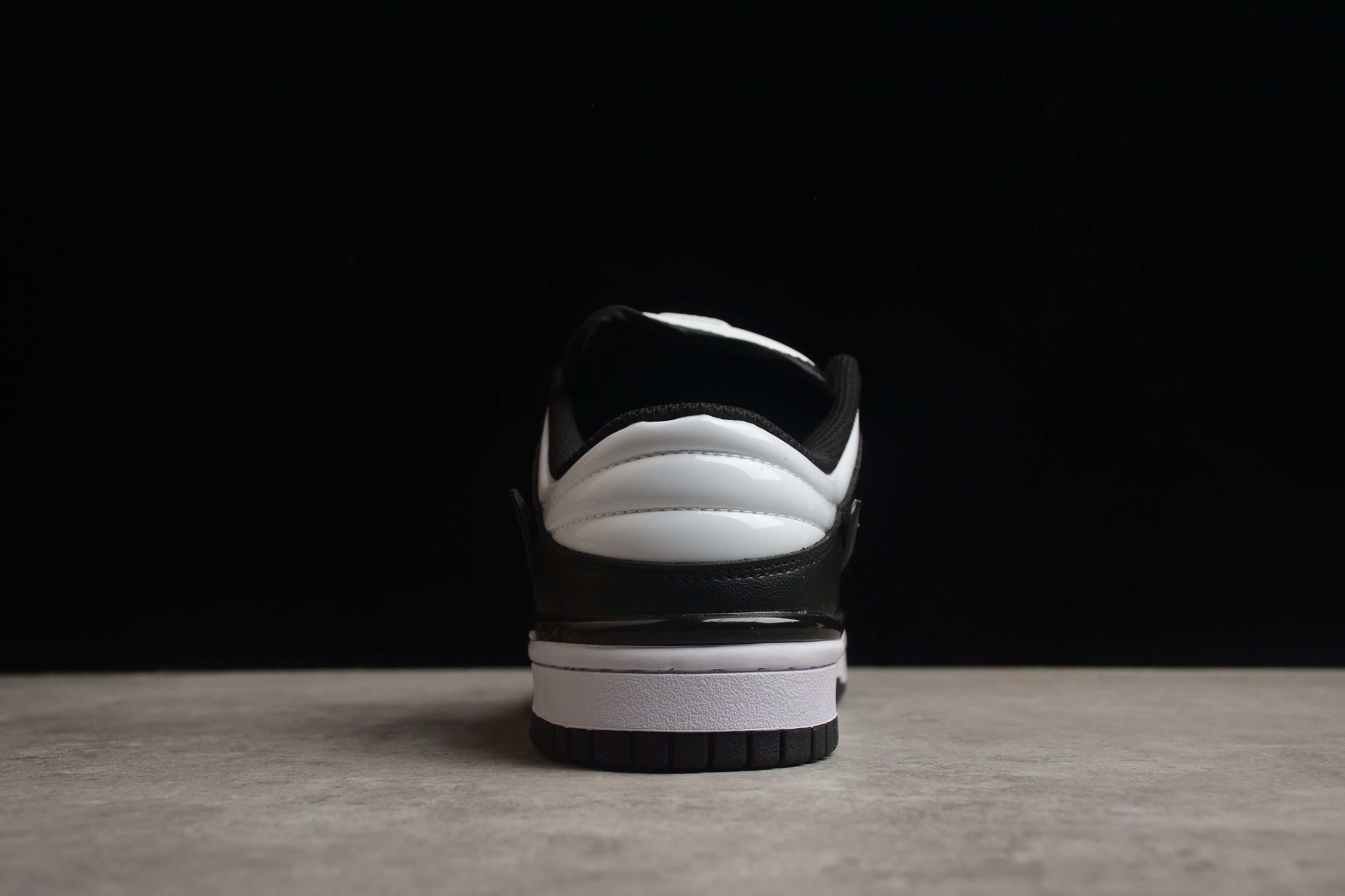 Dunk SB – Negro / Blanco