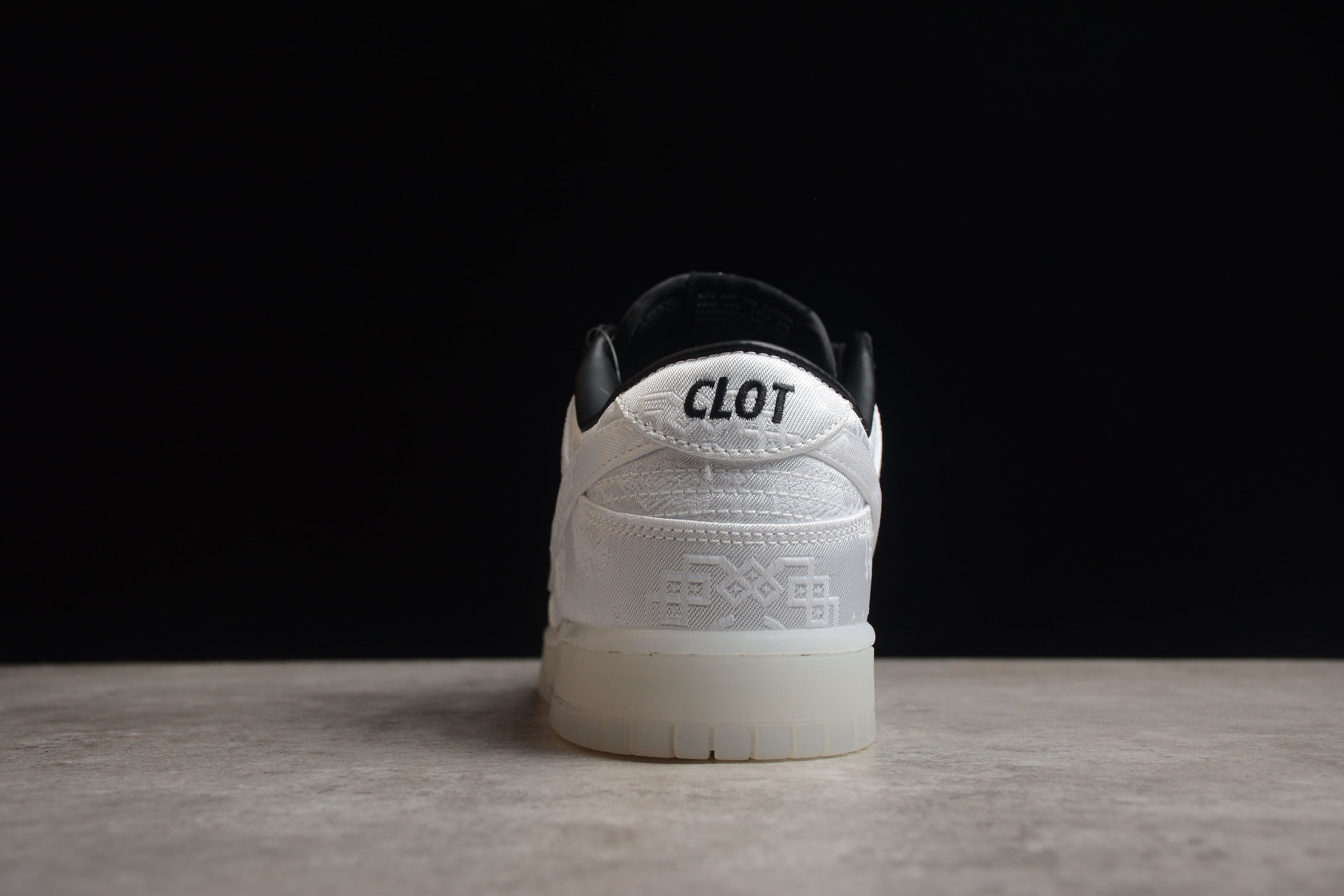 Dunk SB – Blanco / Negro