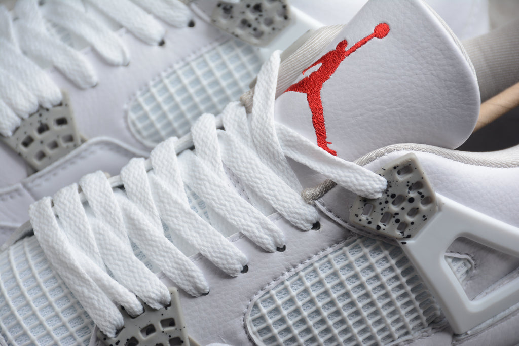 Air Jordan 4 – Blanco / Gris