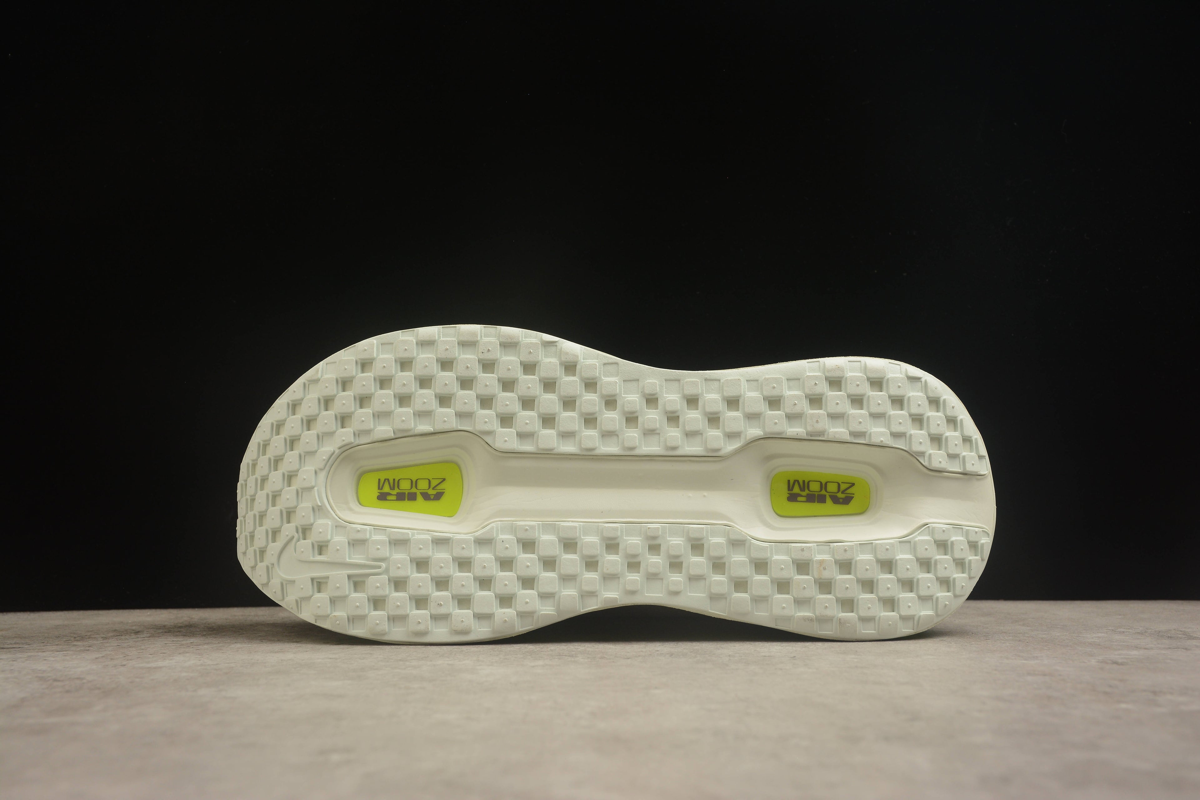 Vomero Premium – Blanco / Amarillo
