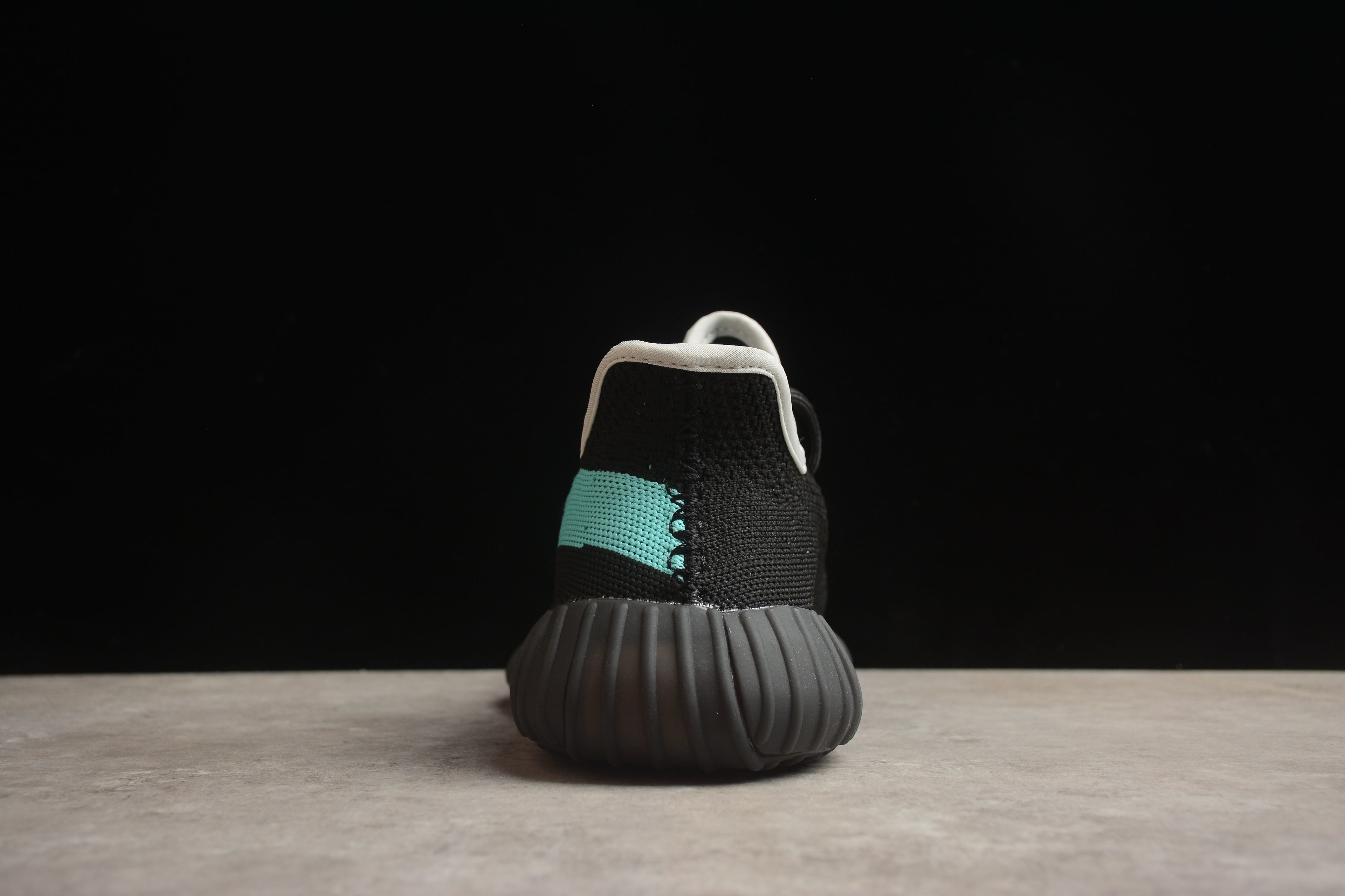 Adidas Yeezy 350 – Negro / Azul