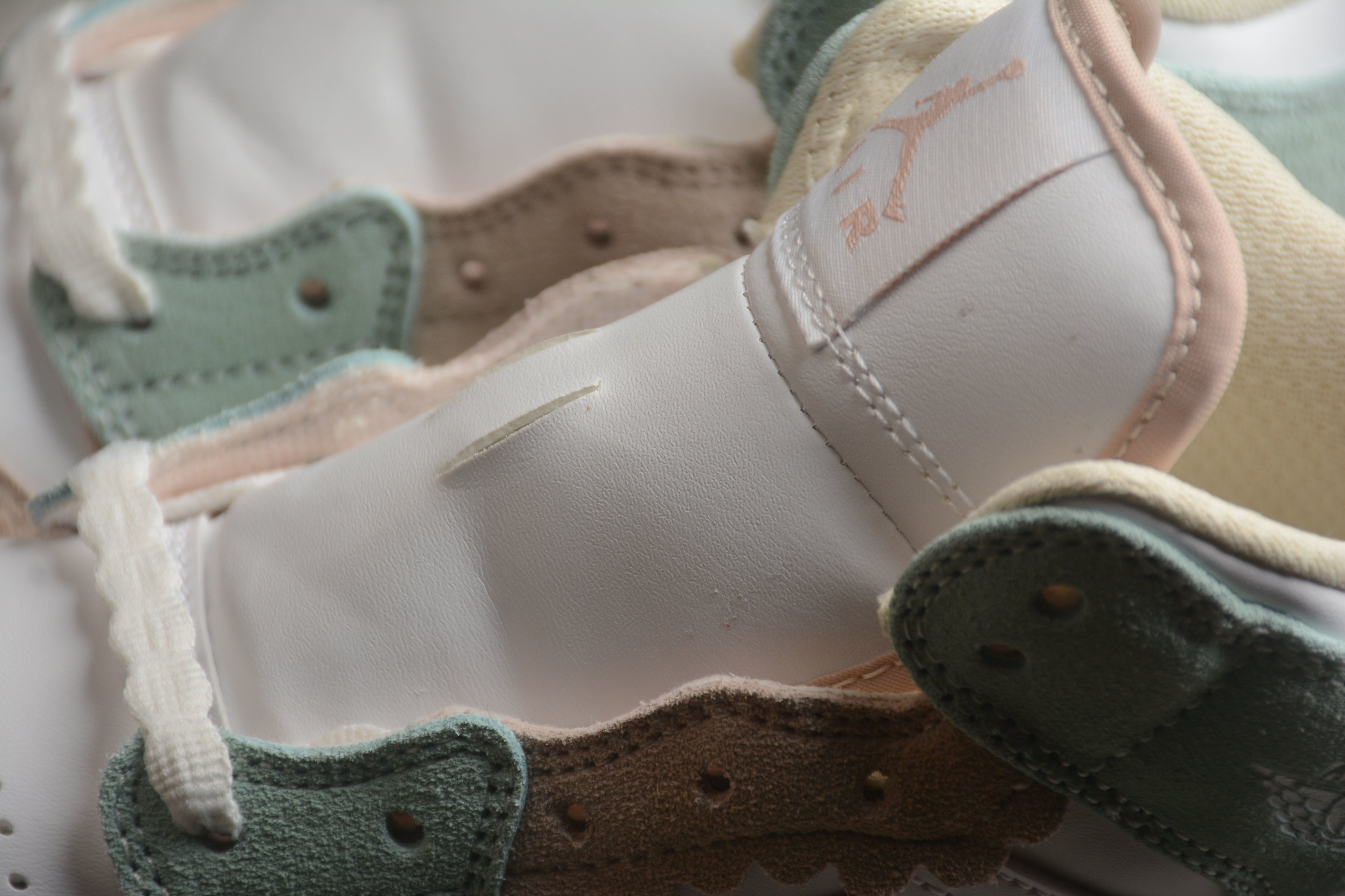 Air Jordan 1 Mid – Rosa / Turquesa / Blanco