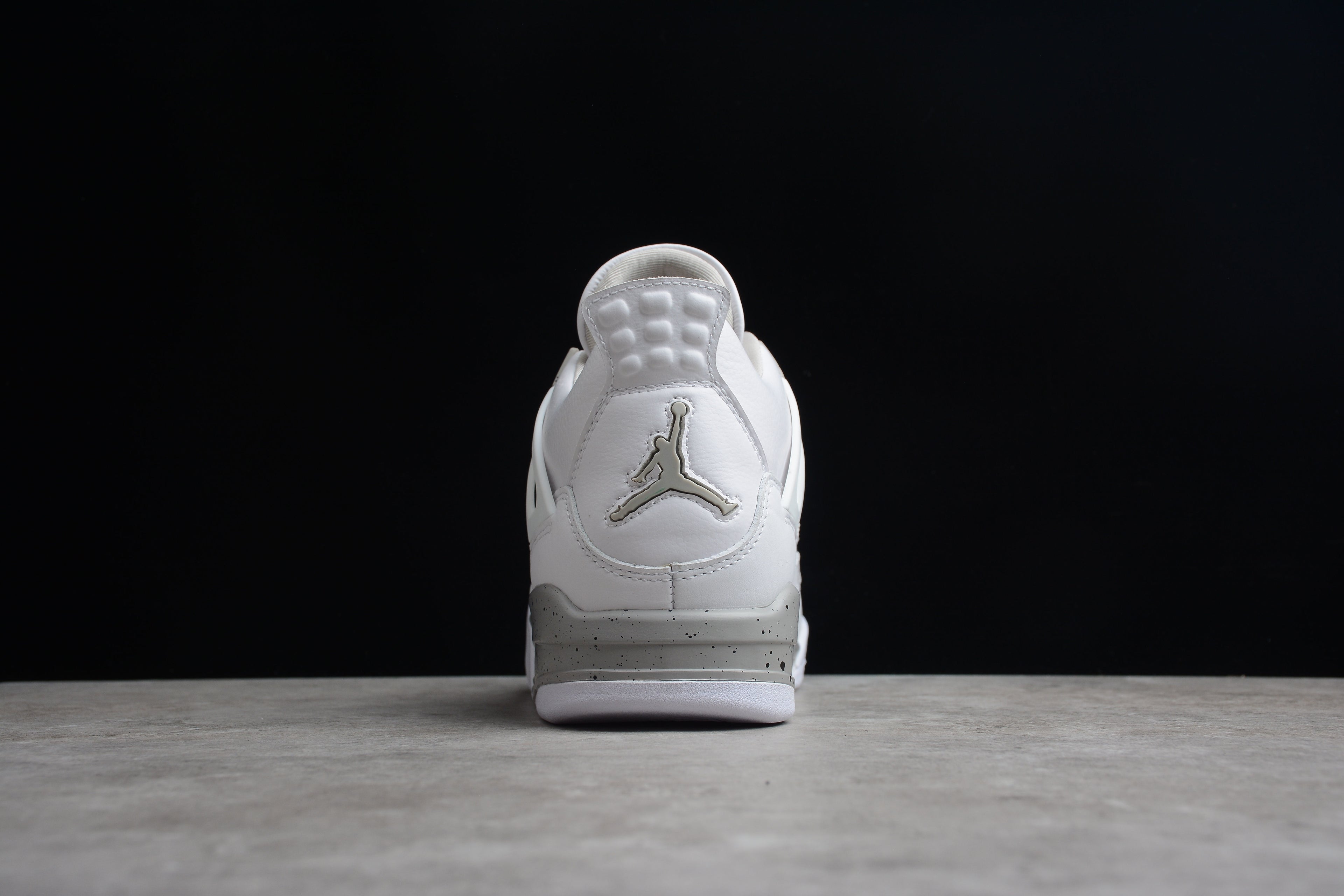 Air Jordan 4 – Blanco / Gris