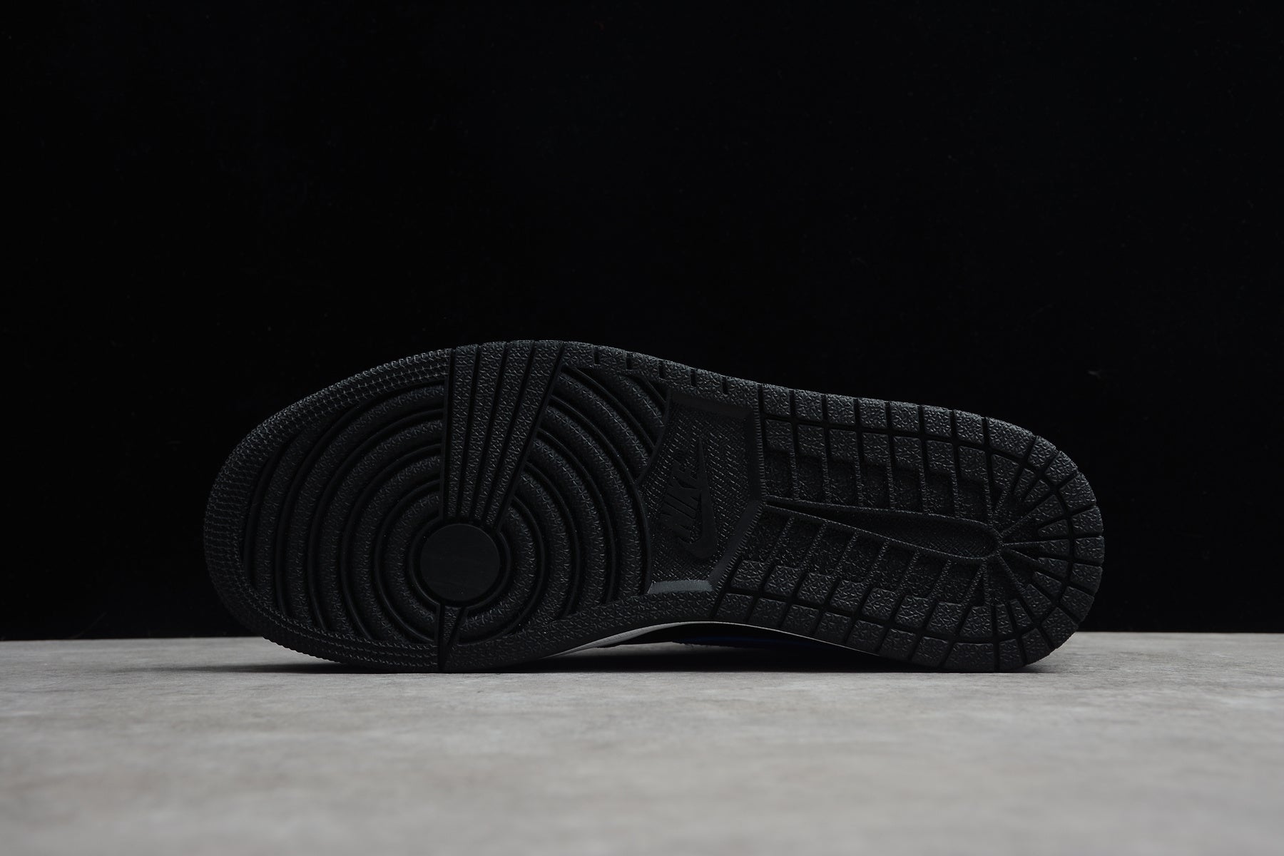 Air Jordan 1 Mid – Negro / Azul Oscuro