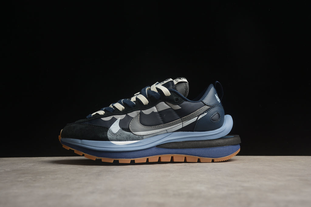 Sacai x VaporWaffle – Azul Oscuro / Blanco