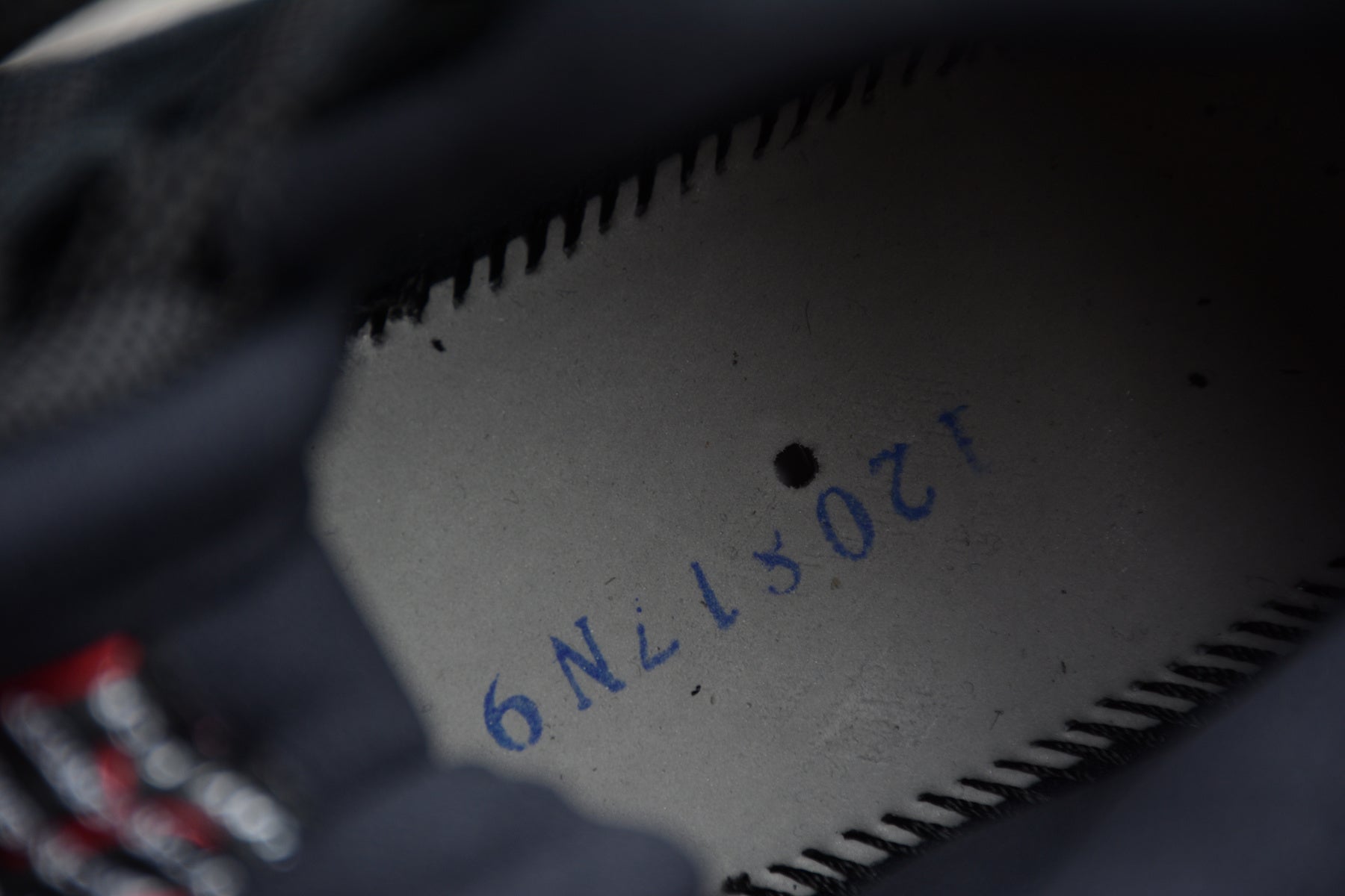 Air Jordan 11 – Negro / Rojo