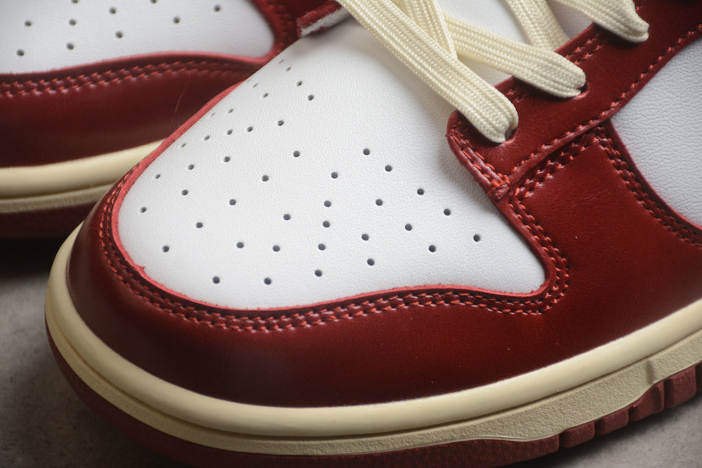 Dunk SB – Rojo / Blanco