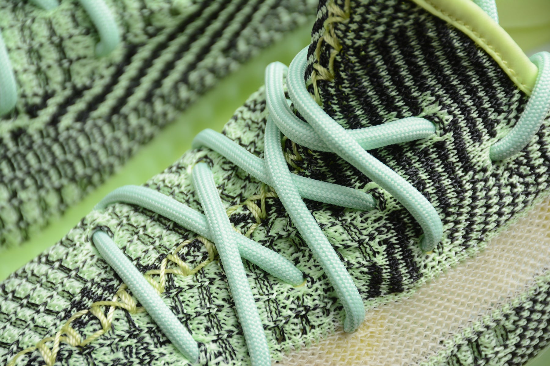 Adidas Yeezy 350 – Fluorescente / Negro