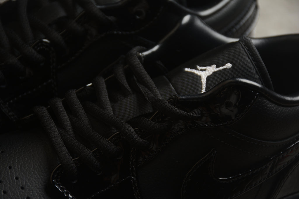 Jordan 1 Low – Negro Brillante