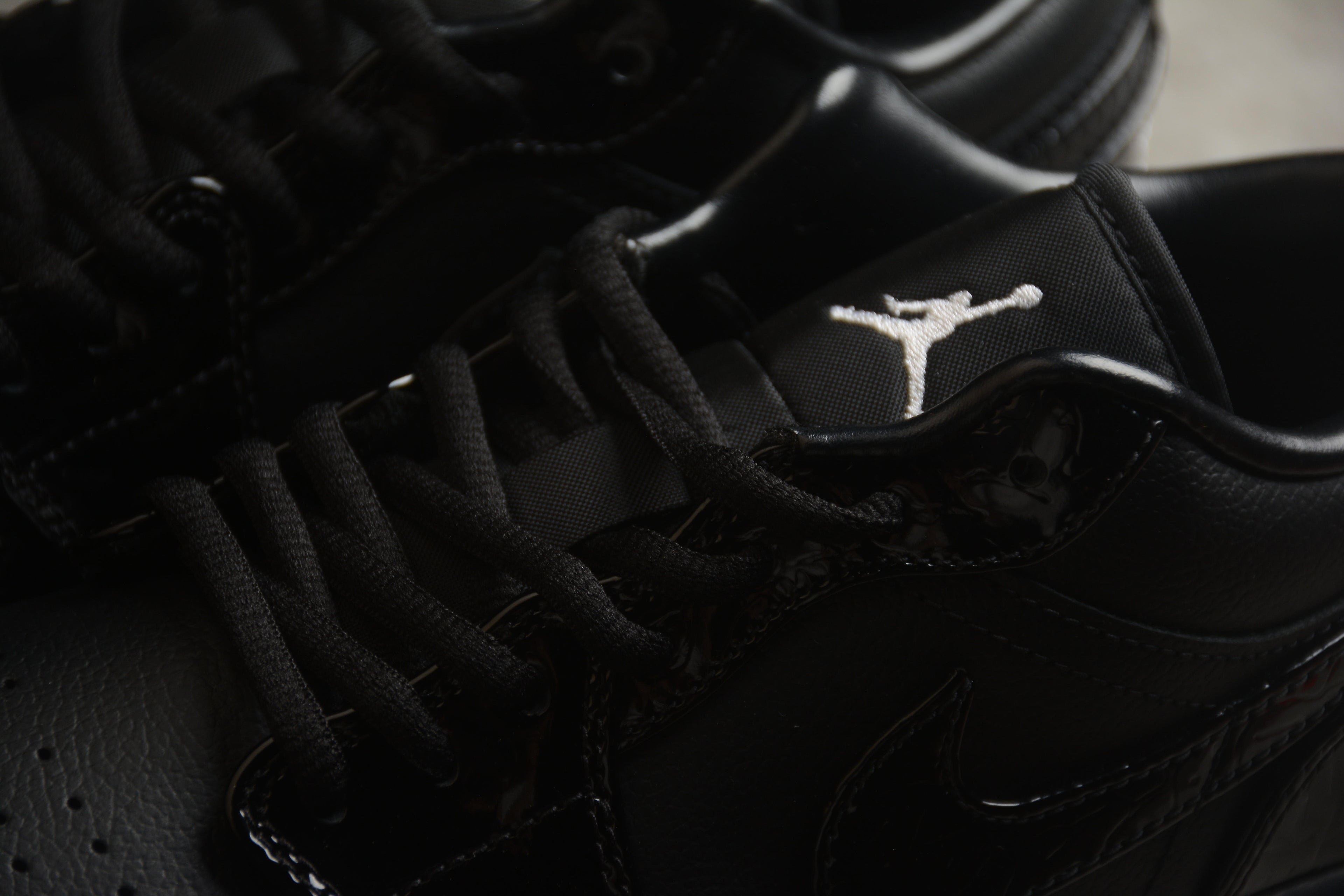Jordan 1 Low – Negro Brillante
