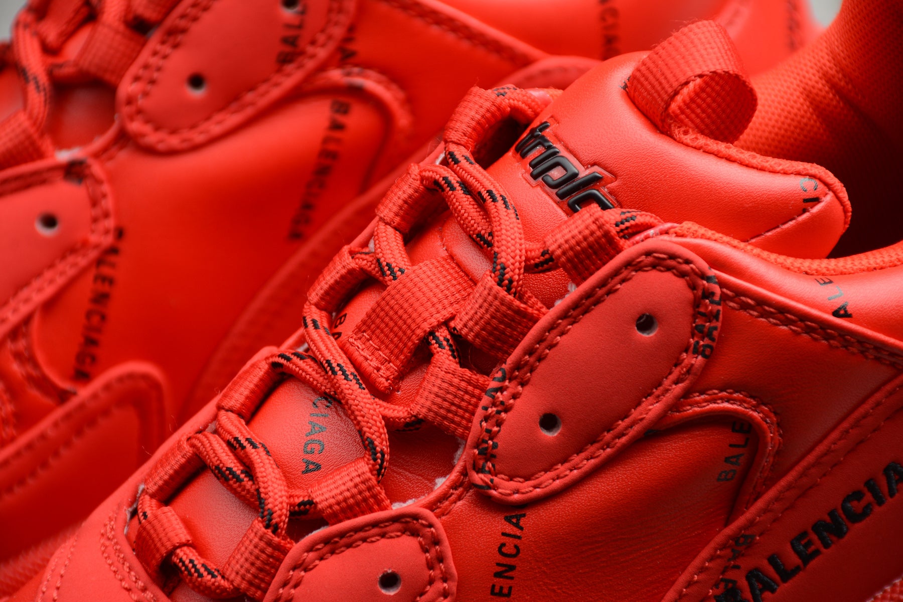 Balenciaga Triple S – Rojo