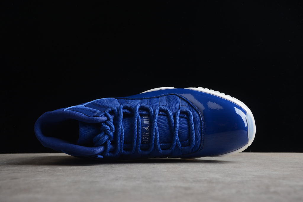 Air Jordan 11 – Azul