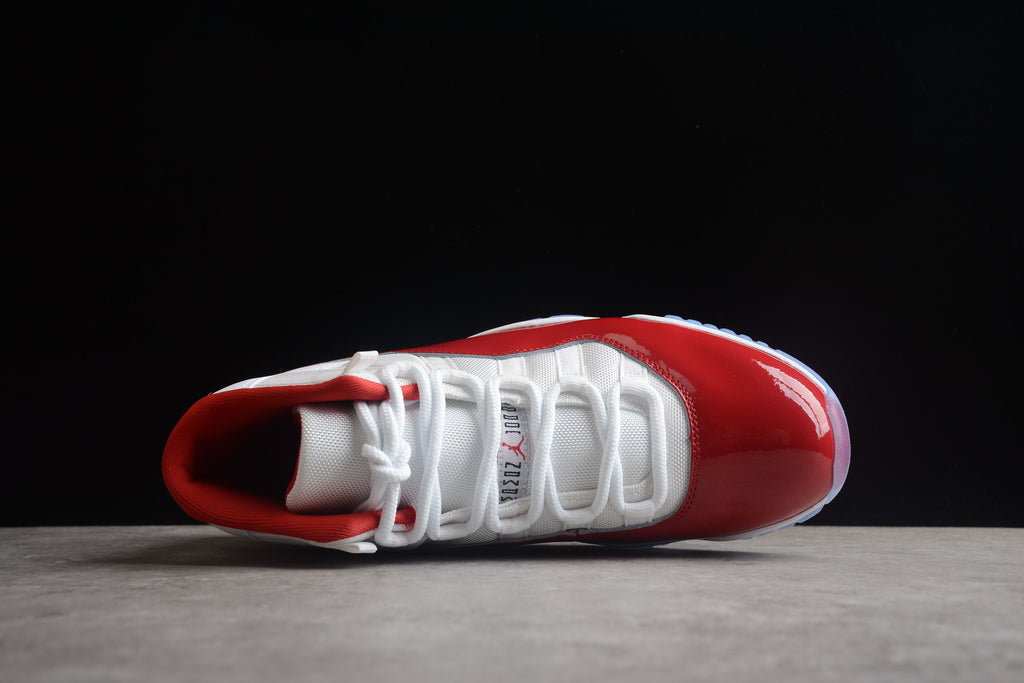 Air Jordan 11 – Rojo / Blanco