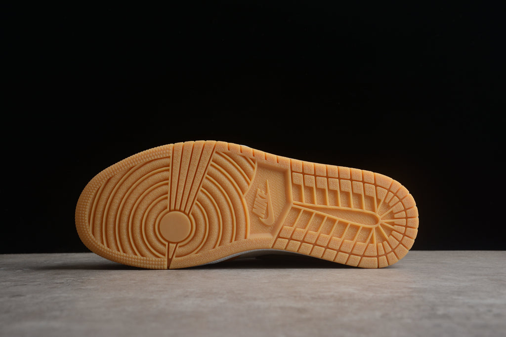 Jordan 1 Low – Amarillo / Beige