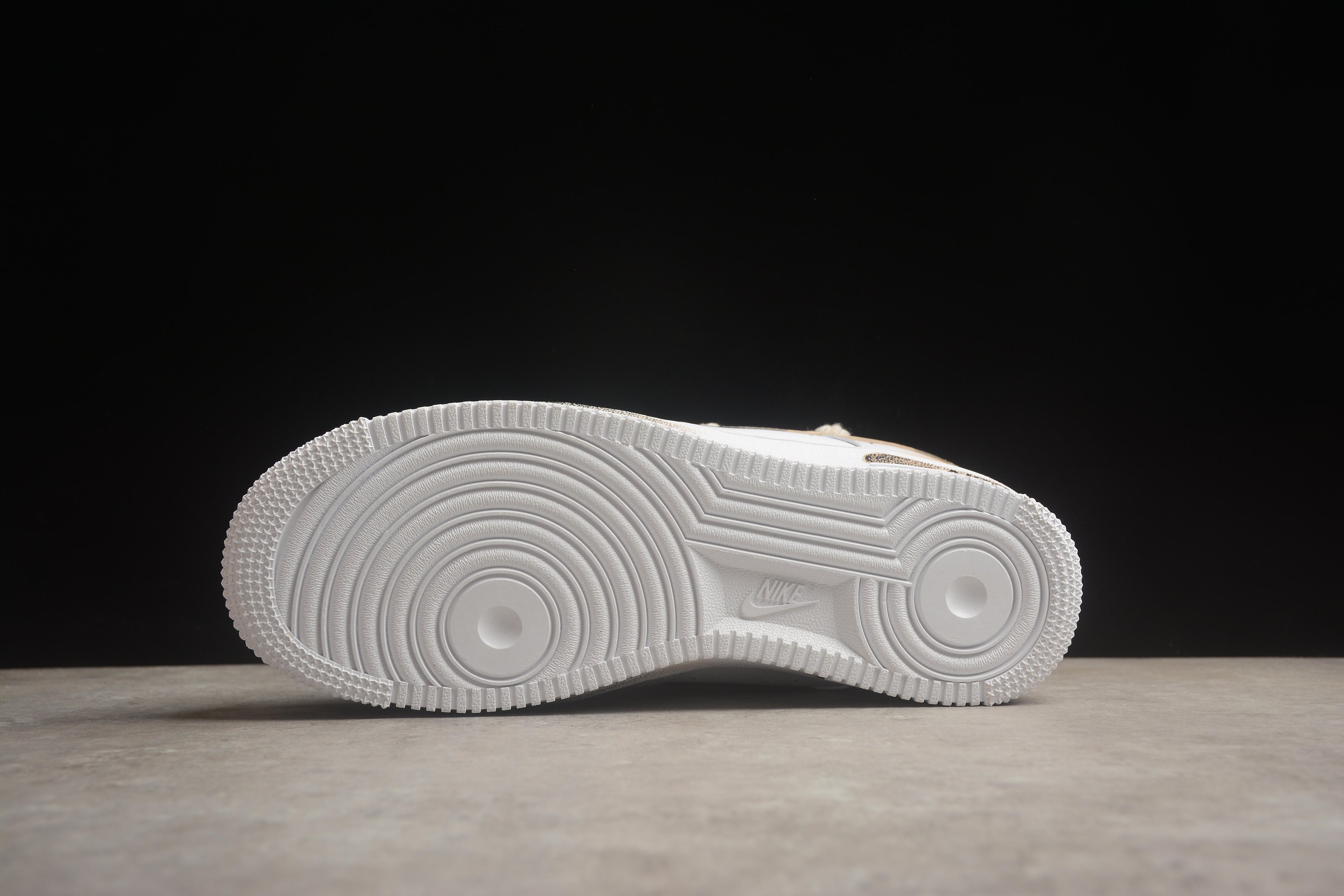 Air Force 1 Low – Blanco / Beige / Negro