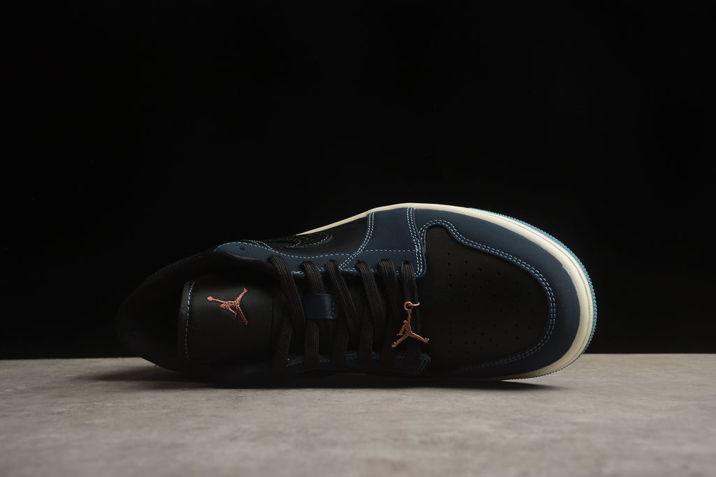 Jordan 1 Low – Negro / Azul Oscuro