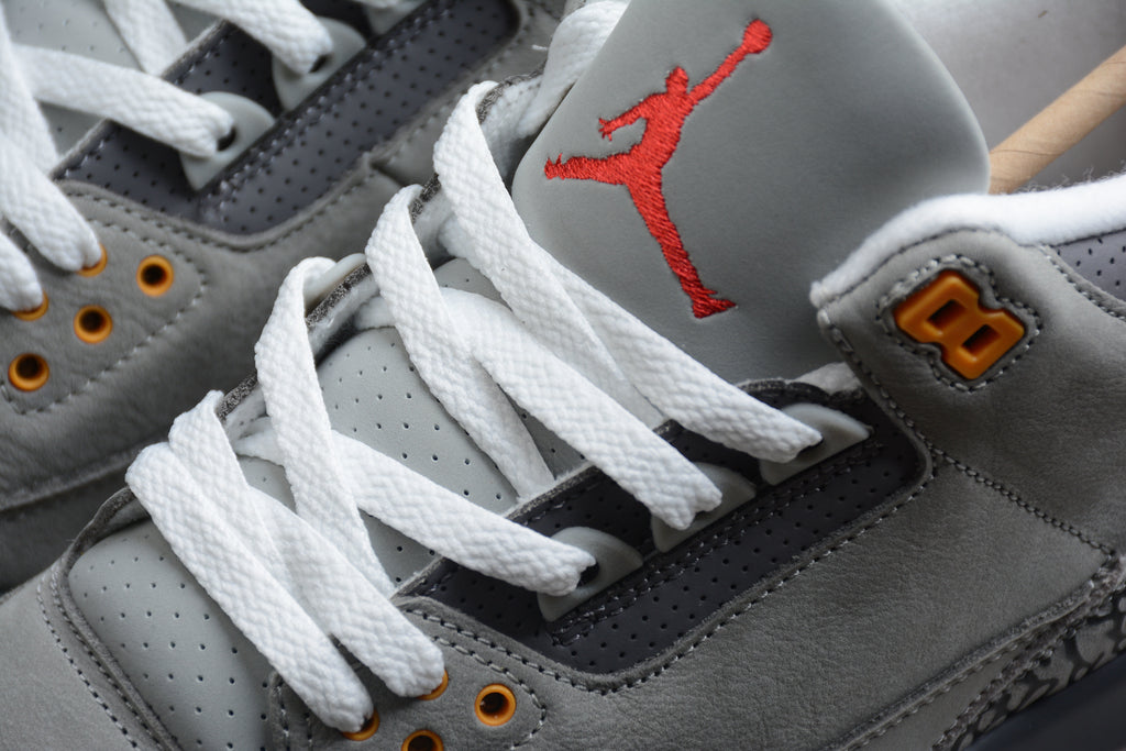 Air Jordan 3 – Gris