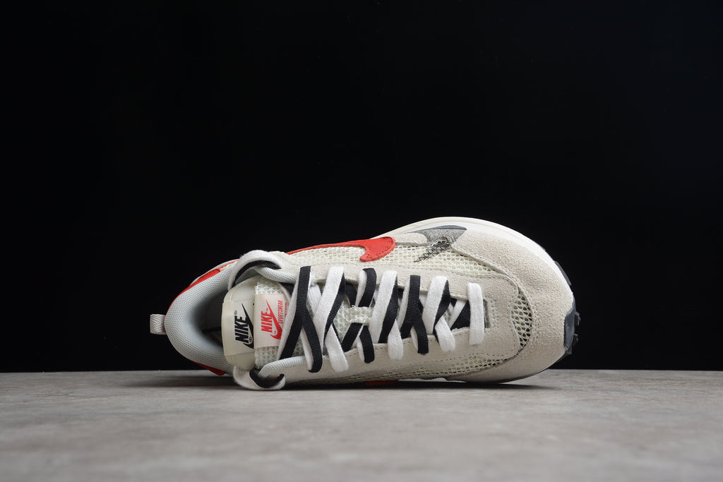 Sacai x VaporWaffle – Blanco / Rojo