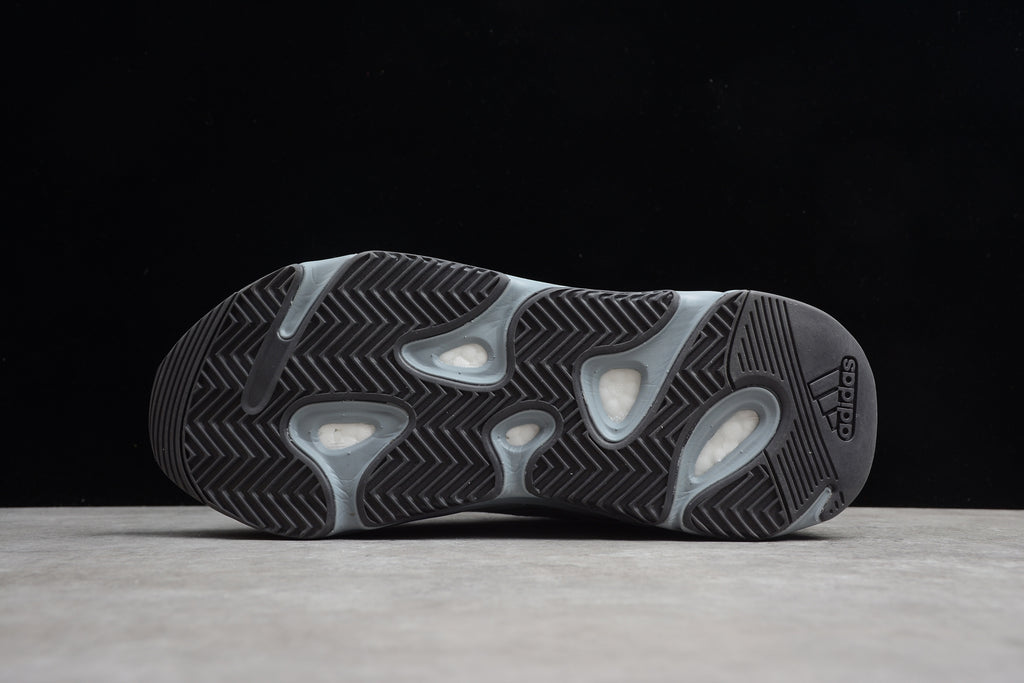 Adidas Yeezy 700 – Azul
