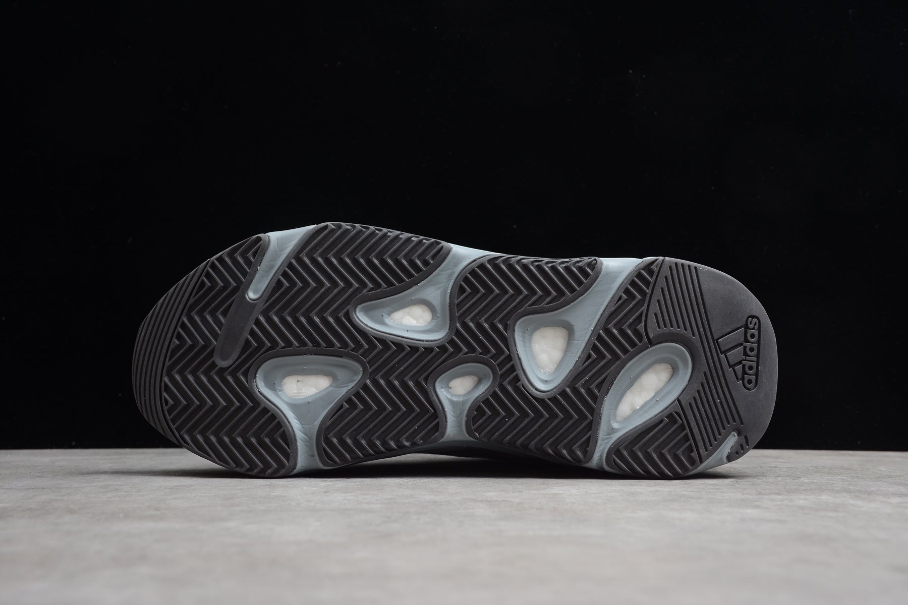 Adidas Yeezy 700 – Azul