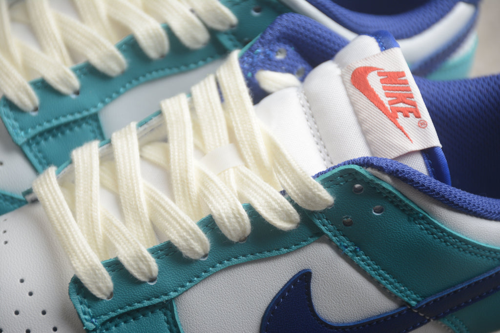 Dunk SB – Azul / Blanco Oscuro