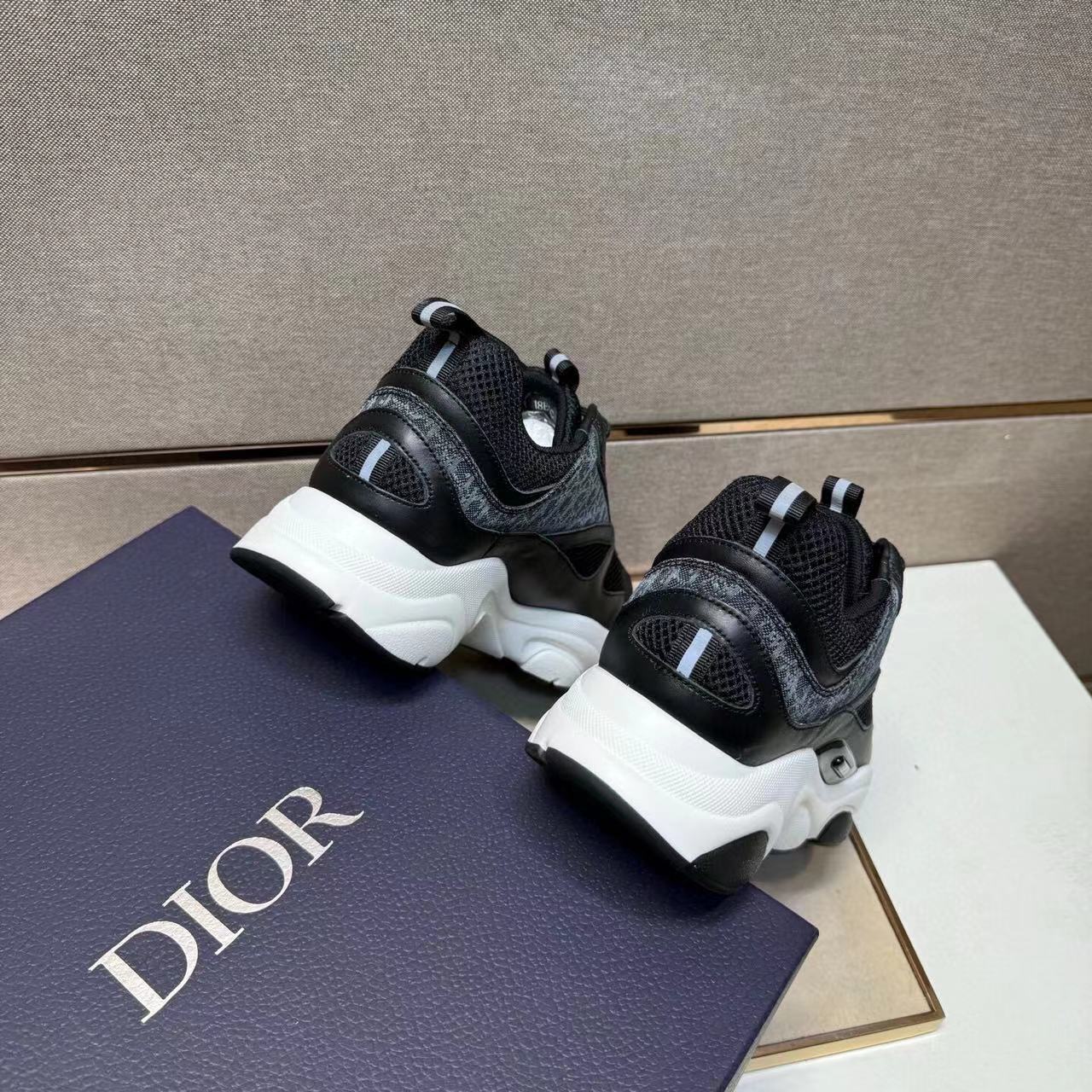 Dior B22 – Negro / Blanco