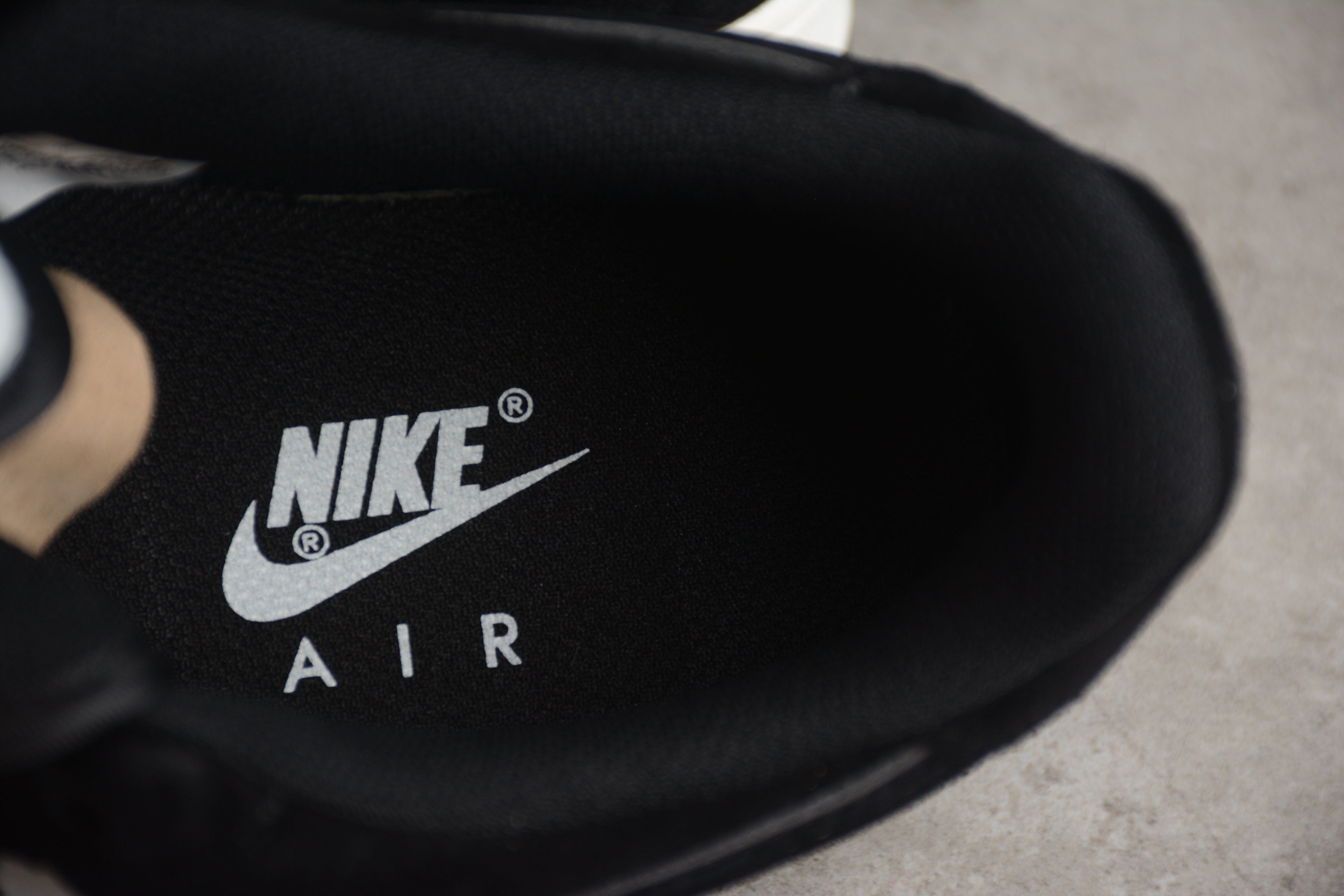 Air Force 1 Low – Negro / Blanco