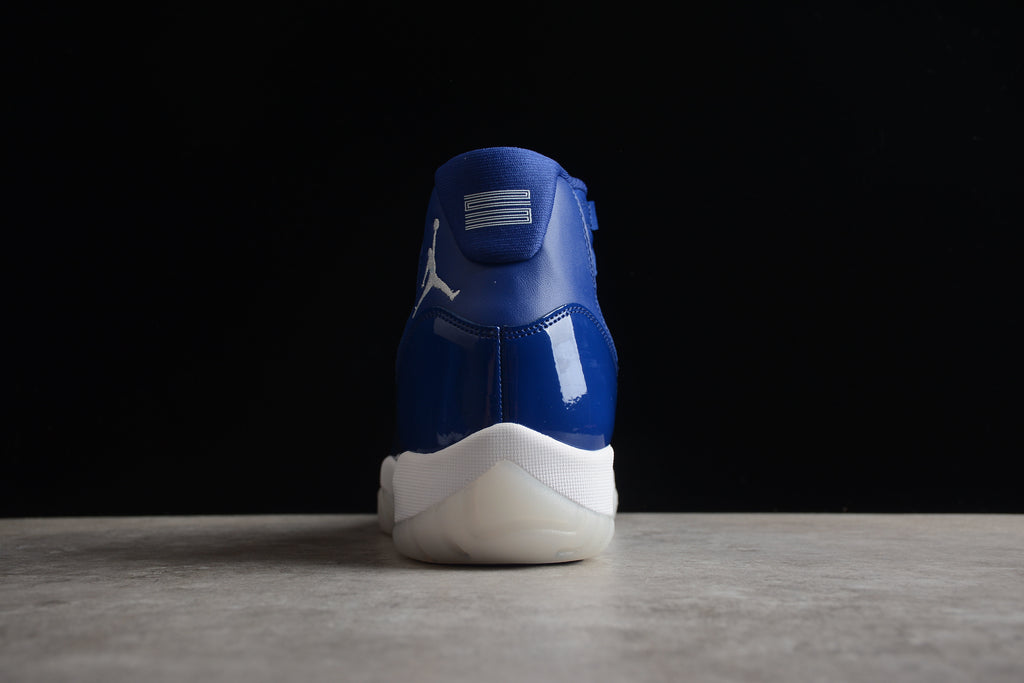 Air Jordan 11 – Azul