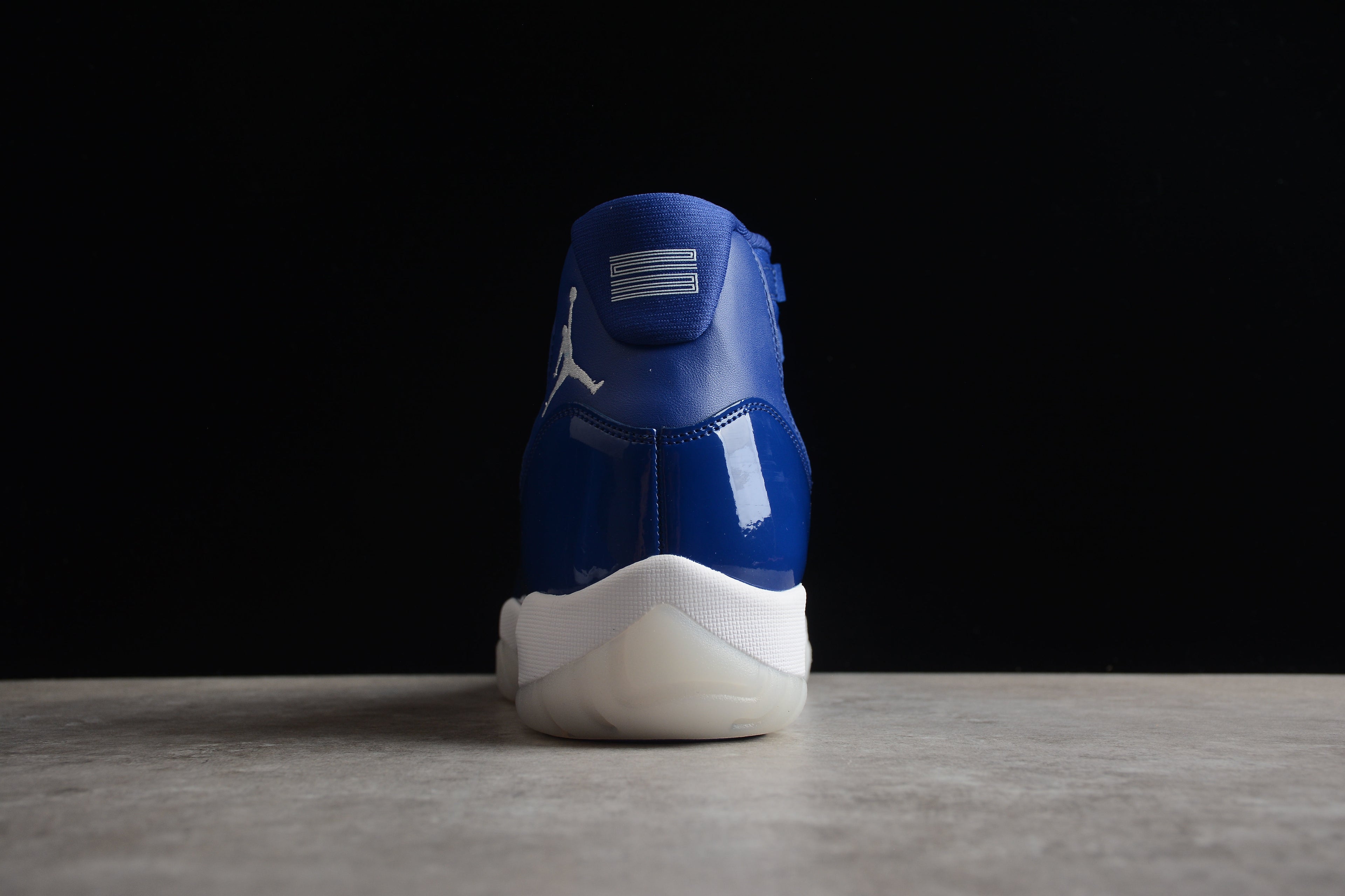 Air Jordan 11 – Azul