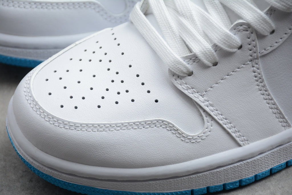 Air Jordan 1 Mid – Blanco / Azul Claro
