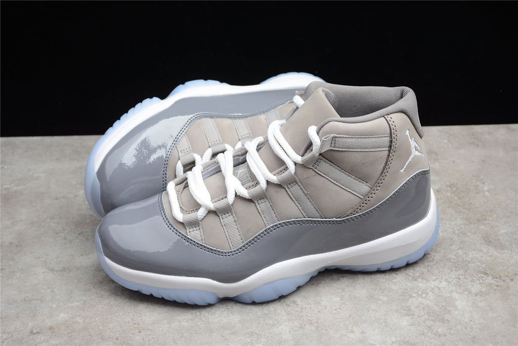 Air Jordan 11 – Gris
