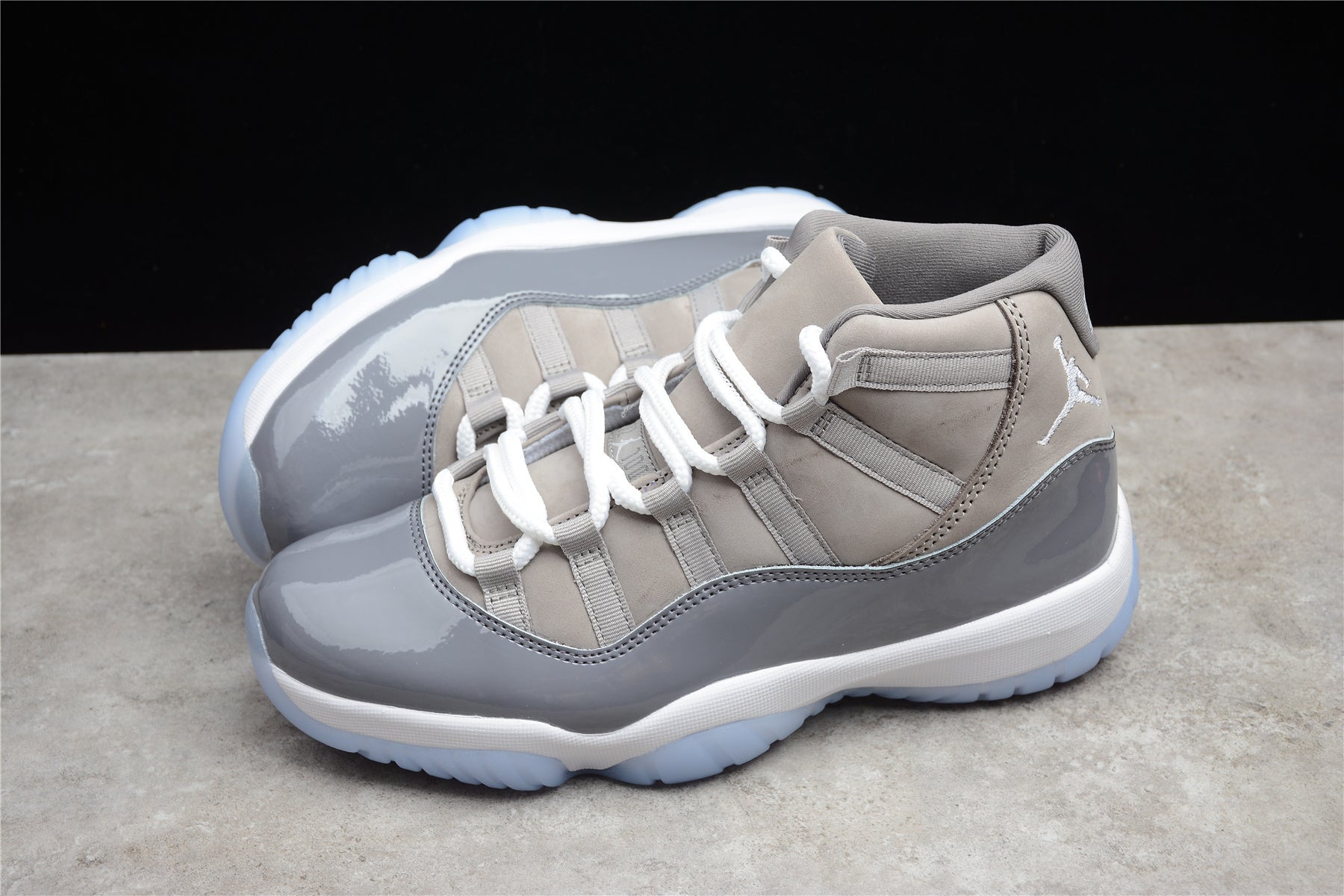 Air Jordan 11 – Gris