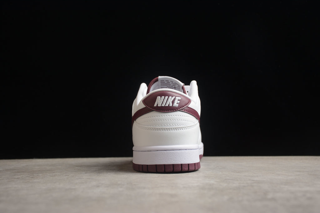 Dunk SB – Blanco / Granate