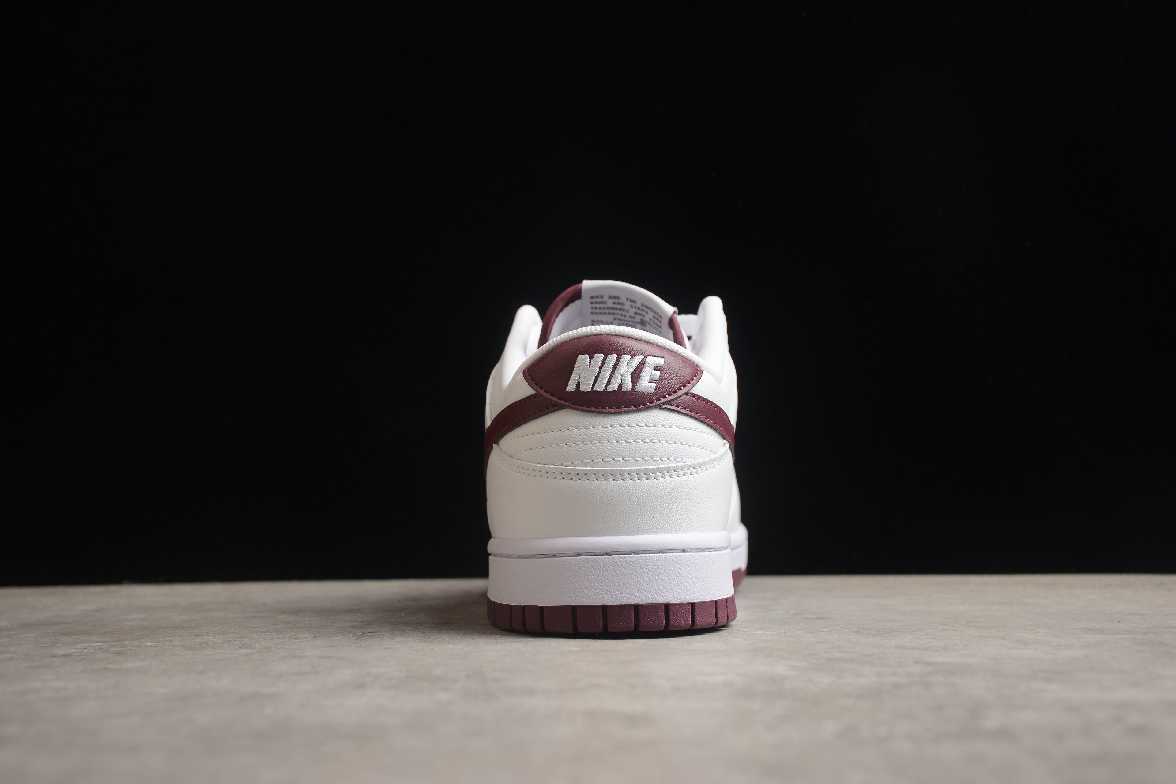 Dunk SB – Blanco / Granate