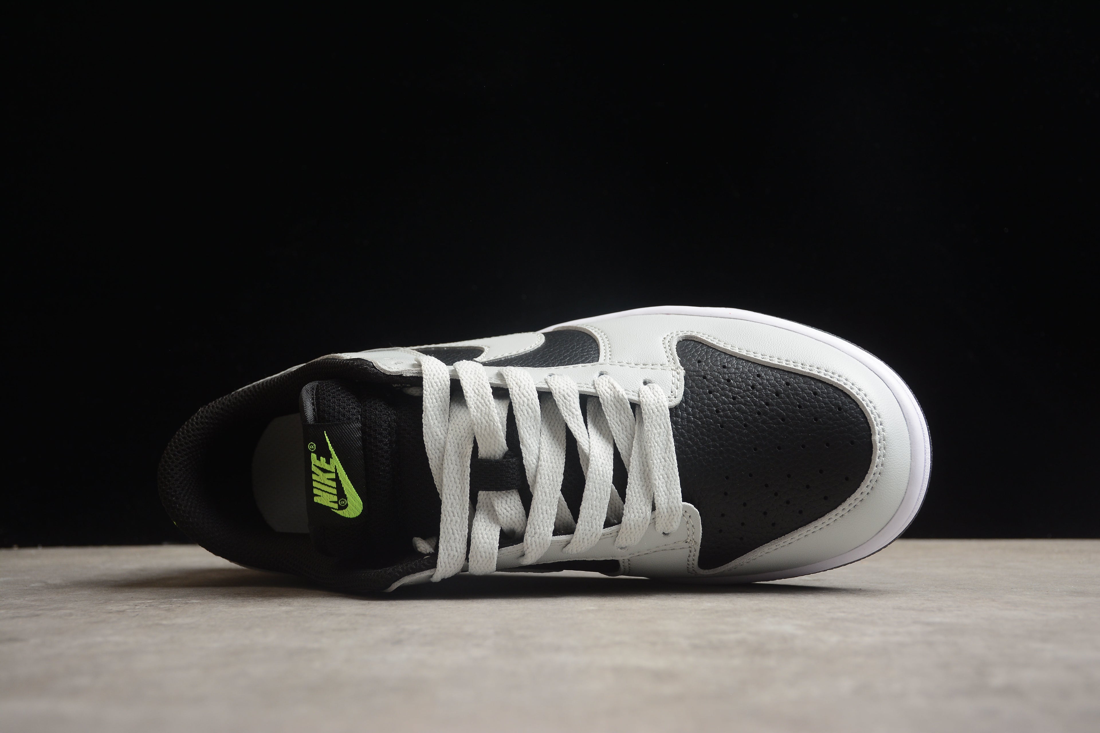 Dunk SB – Gris / Negro