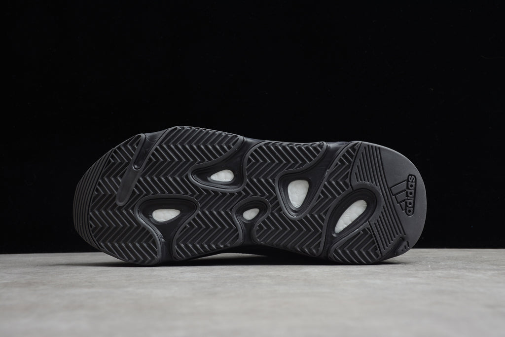 Adidas Yeezy 700 – Gris Oscuro